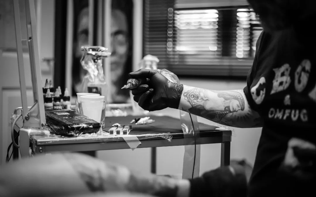 Tatuajes en las cutículas
