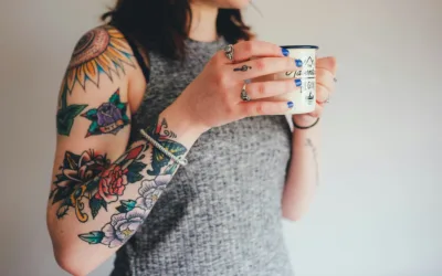 Errores comunes al cuidar un tatuaje recién hecho y cómo evitarlos