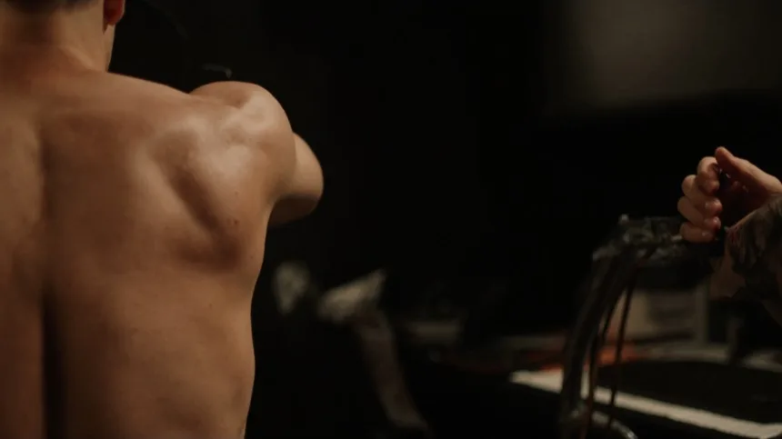 Hombro y brazo, zonas que mejor potencian el volumen de un tatuaje biomecanico