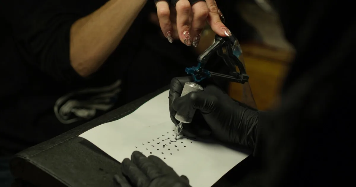 Dotwork y Puntillismo: el Tatuaje Punto a Punto — tatuaje dotwork